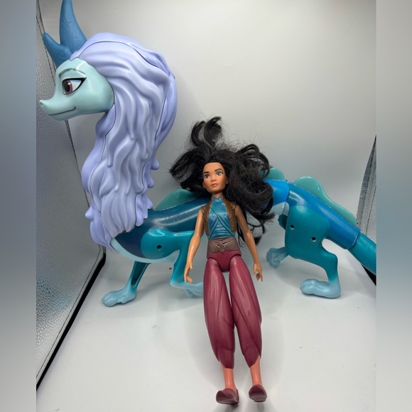 Raya and the Last Dragon Sisu Color Splash Action Figure Jumbo 24" Hasbro 2021 - Picture 3 of 5